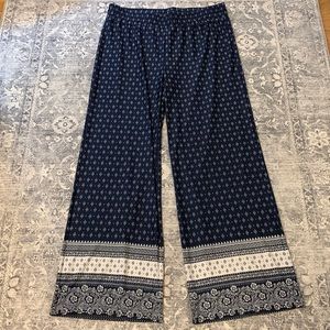 New Directions Soft Flare Pants 💙 Navy Blue & White
